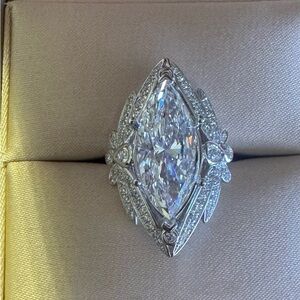 Stunning 5.45 Carat Marquise diamond VS1 G. Lab center platinum mounting…